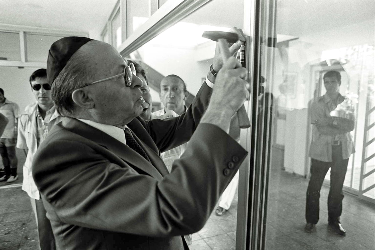 Menachem Begin unterwegs mit der Ministerpräsidenten-Mission