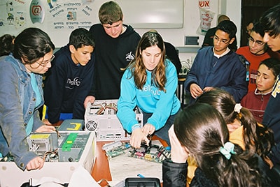 El proyecto Net@ abre un nuevo horizonte de oportunidades en profesiones tecnológicas avanzadas para los jóvenes en la periferia de Israel